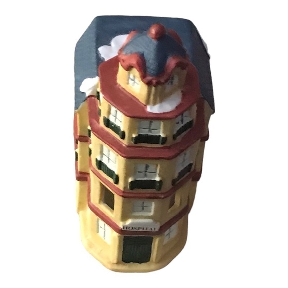 Unmarked Porcelain Lighted Village Hospital Building - Picture 1 of 6